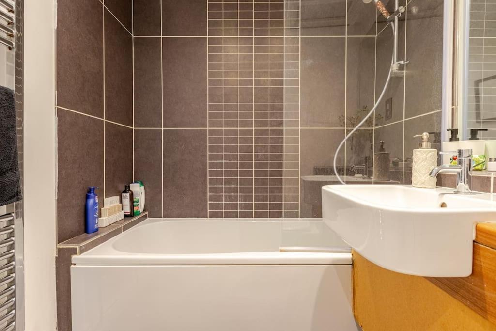 2 Bedroom Flat In St Johns Wood Apartament Londra